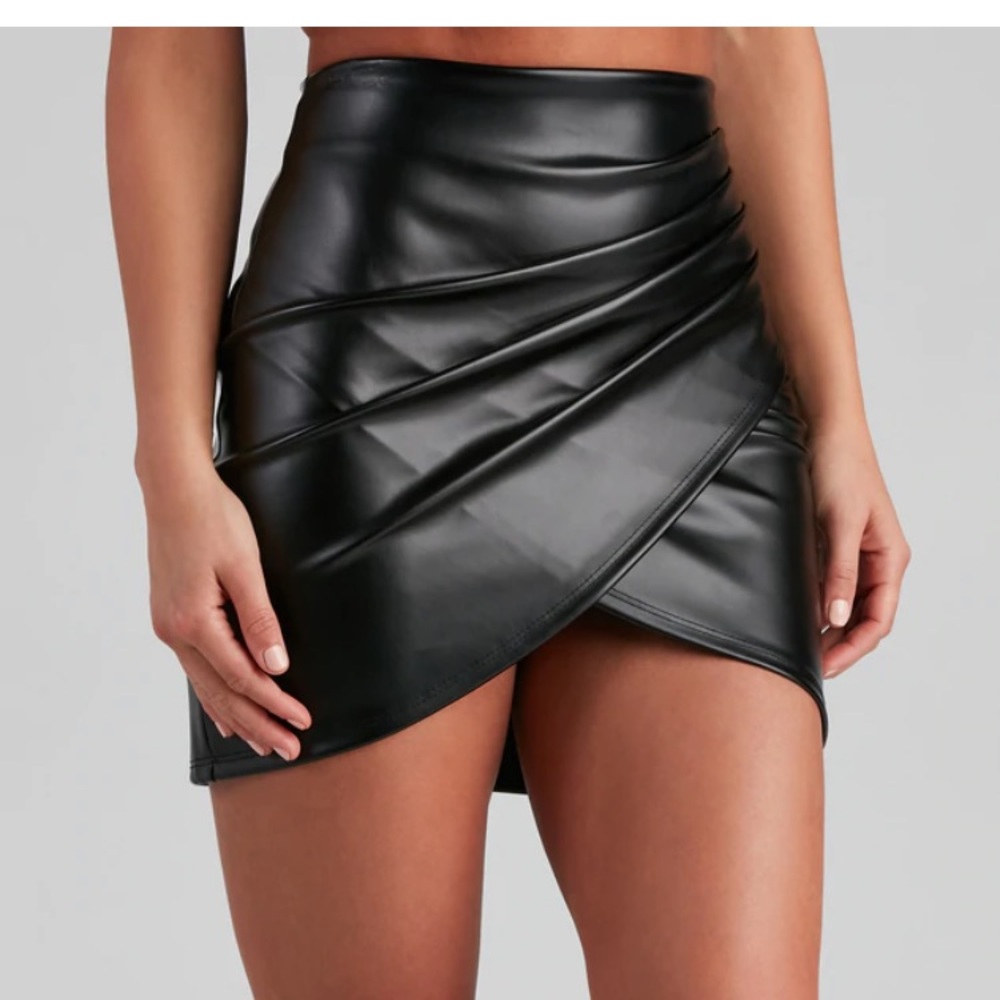 NWT Windsor leather skirt